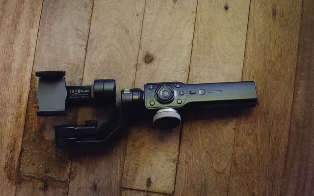 Gimbal estabilizador de móvil para viajar - La Tienda del Viajero CholloTravel