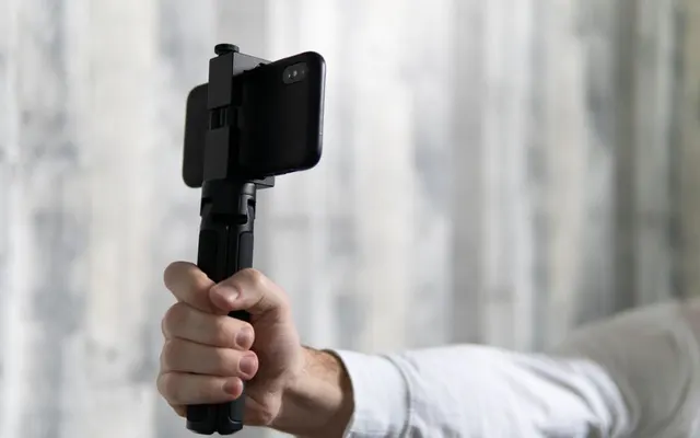 Trípode mini + palo selfie con mando para viajar - La Tienda del Viajero CholloTravel
